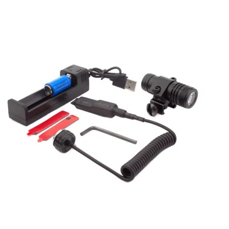 Lampe tactique strobo pour rail 11 et 22 mm avec pile rechargeable, chargeur et switch déporté